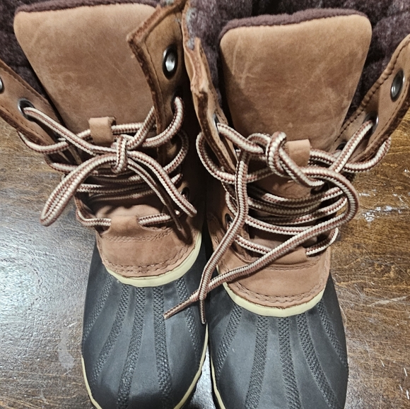 SOREL Fall Boot - Picture 4 of 8